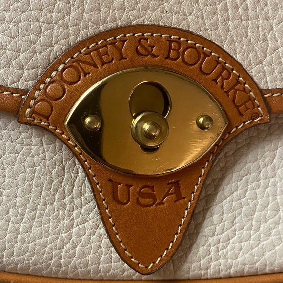 Vintage Dooney and Bourke shoulder/cross body bag in like new condition - Picture 3 of 8